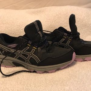 Asics Gel Venture 8. Size 7.5 almost new running shoe